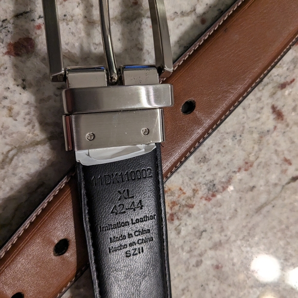 Dockers Men's Belt Size XL 42 - 44 Two Tone Black & Brown Silver Tone Buckle EUC - Picture 2 of 8